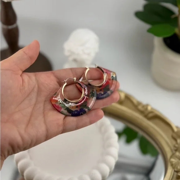 Floral Statement Hoop Earrings – Bold & Colorful Fan Shape 🌸✨ - Picture 5 of 6